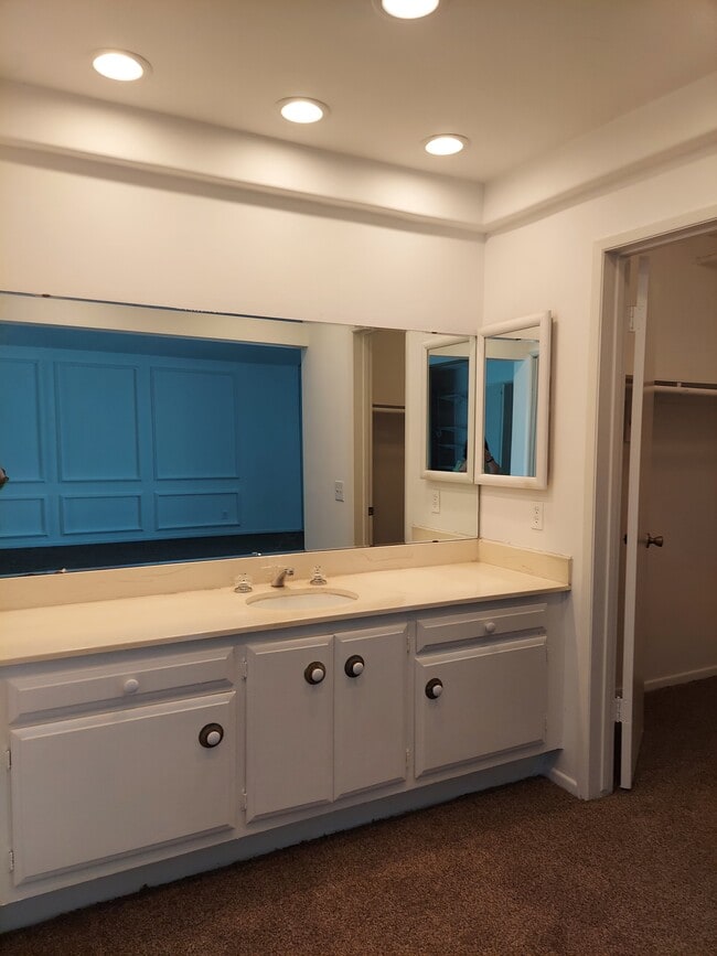 Building Photo - 15702 Sunburst Ln