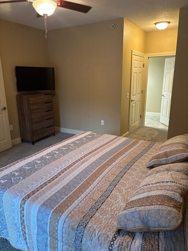 Building Photo - 613 Grandview Ct