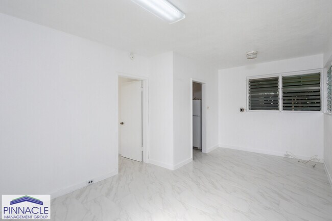 Building Photo - 1115 Hassinger St