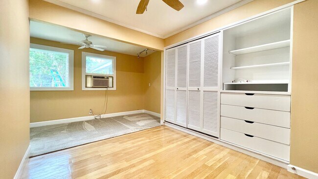 Building Photo - RARELY AVAILABLE 3 BEDROOM NEAR BEACH