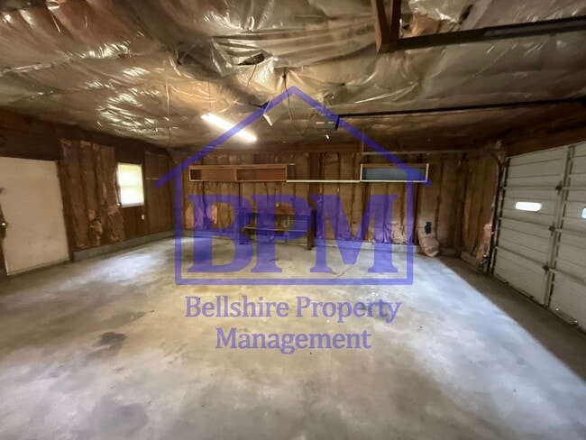 Building Photo - Charming 3 Bed, 1 Bath Home on Falcon Dr –...