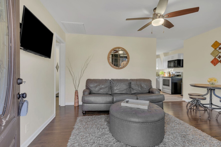 Building Photo - 3365 Hospital Ln