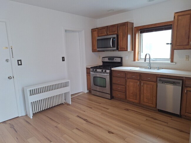 Building Photo - 589 Avenue A