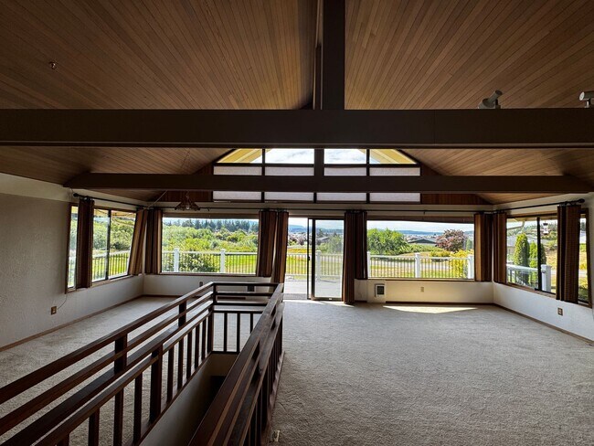 Building Photo - 2 Bedroom + Bonus Room + Loft Hansville Ho...