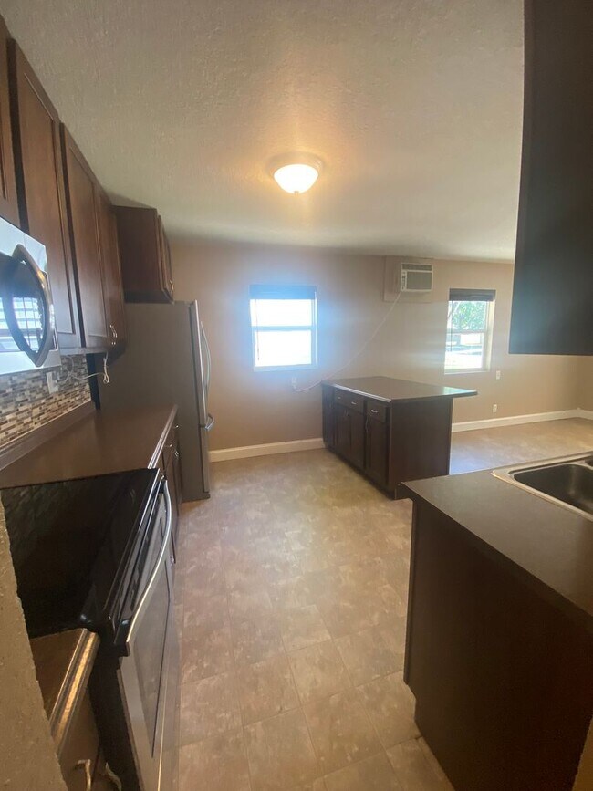 Building Photo - 3 BED | 1 BATH | SINGLE LEVEL HOME | ROBBINSDALE