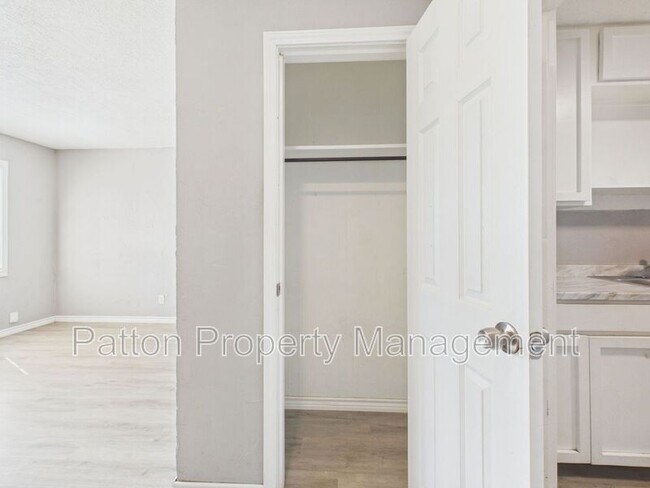 Building Photo - 3010 Westhaven Dr