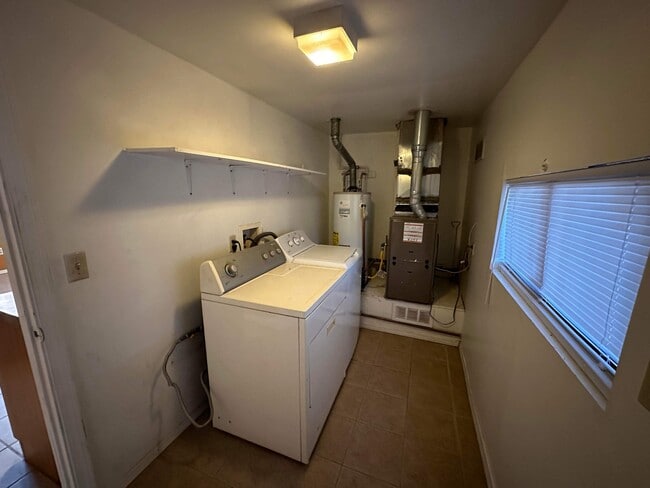 Building Photo - 609 San Clemente Ave NW