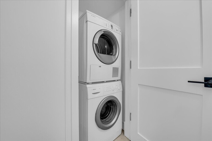 Building Photo - 411 S Old Woodward Ave