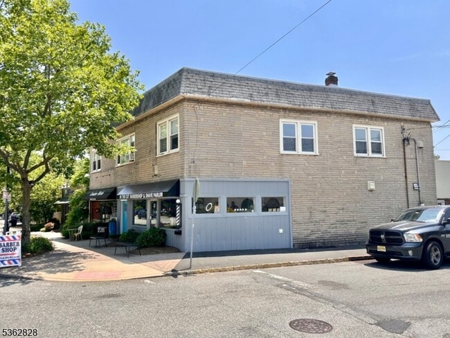 Building Photo - 46 E Northfield Rd