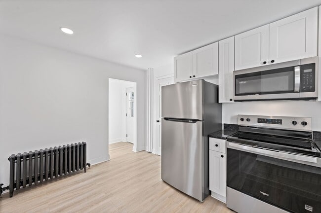 Building Photo - Newly Renovated 4-Bedroom, 2-Bath Home wit...