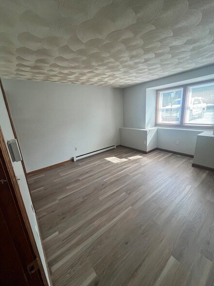 Building Photo - 35 School St