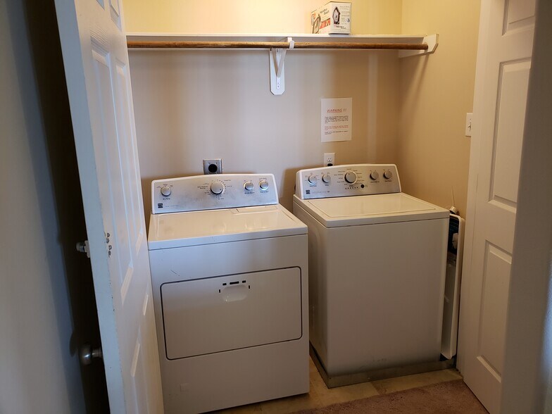 Functional Laundry Room - 14515 Roaring Fork Ln