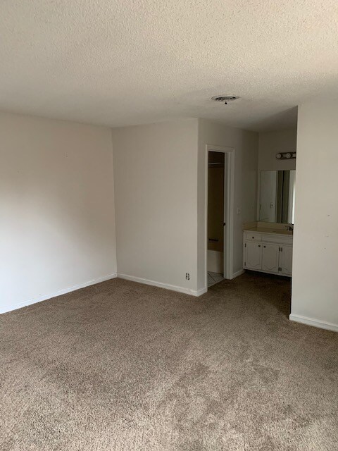 Building Photo - 4001 Anderson Rd