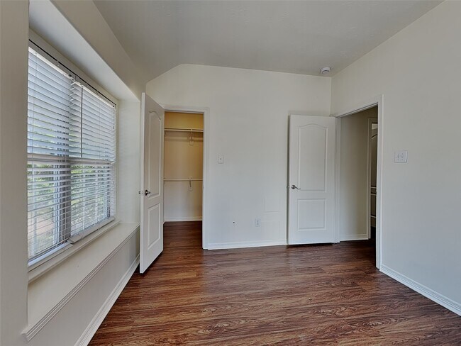 Building Photo - 30622 N Sulphur Creek Dr
