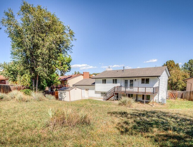 Building Photo - Charming 3 Bed Home Centrally located, Lar...