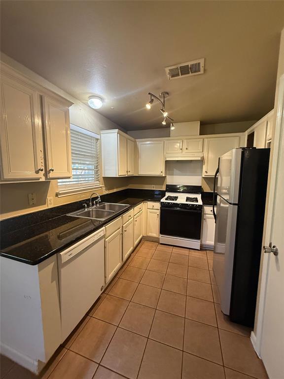 Building Photo - 2107 Yaupon Trail