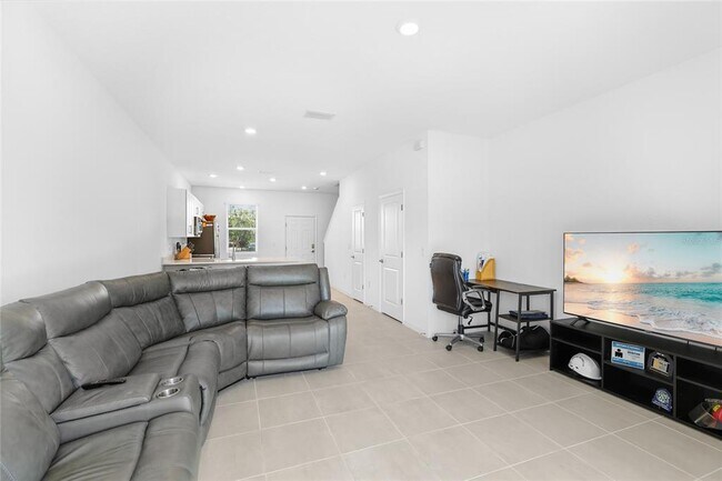 Building Photo - 8865 Daybreak St