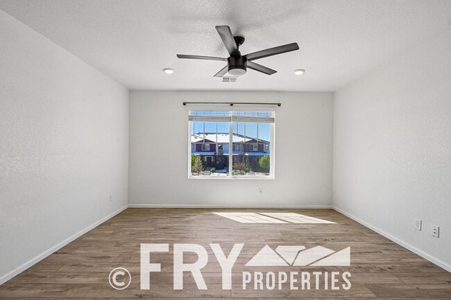 Building Photo - 3BR Home w/ Attached Garage + Easy Commute to Denver & DIA