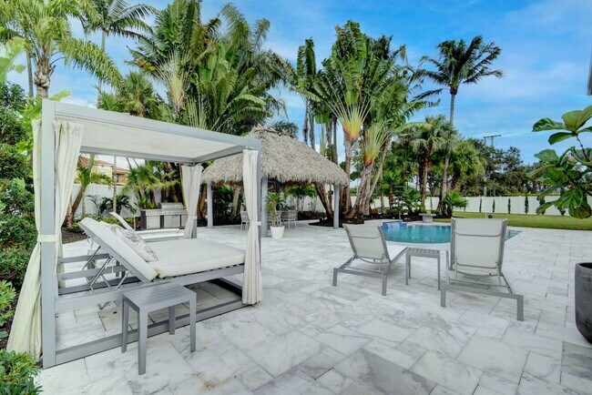 Building Photo - Sand Hills Circle, Lake Worth, FL 33463 - 4 BR 3 BA condo