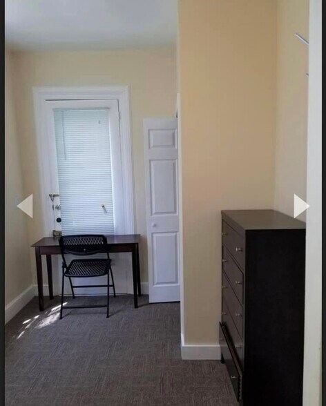 Building Photo - 80 Oak St