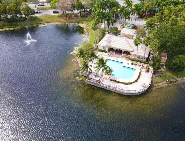 Building Photo - 1100 Crestwood Ct S