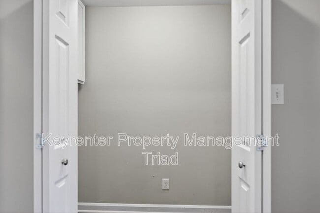 Building Photo - 8022 Linville Rd