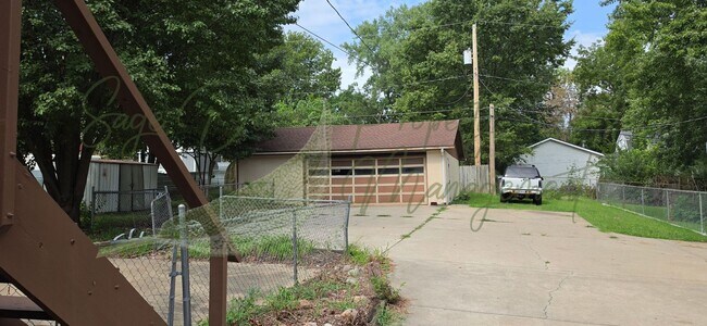 Building Photo - 1612 S Kier St