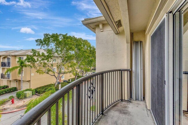 Building Photo - 1400 Crestwood Ct S