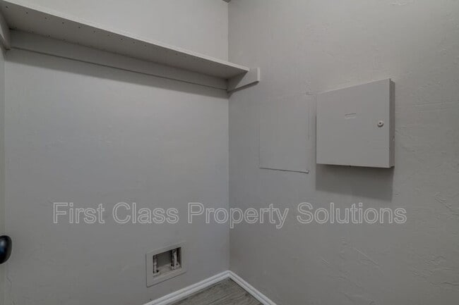 Building Photo - 1322 Commerce Dr