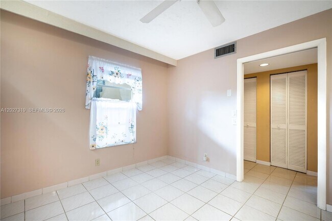 Building Photo - 150 S Hollybrook Terrace