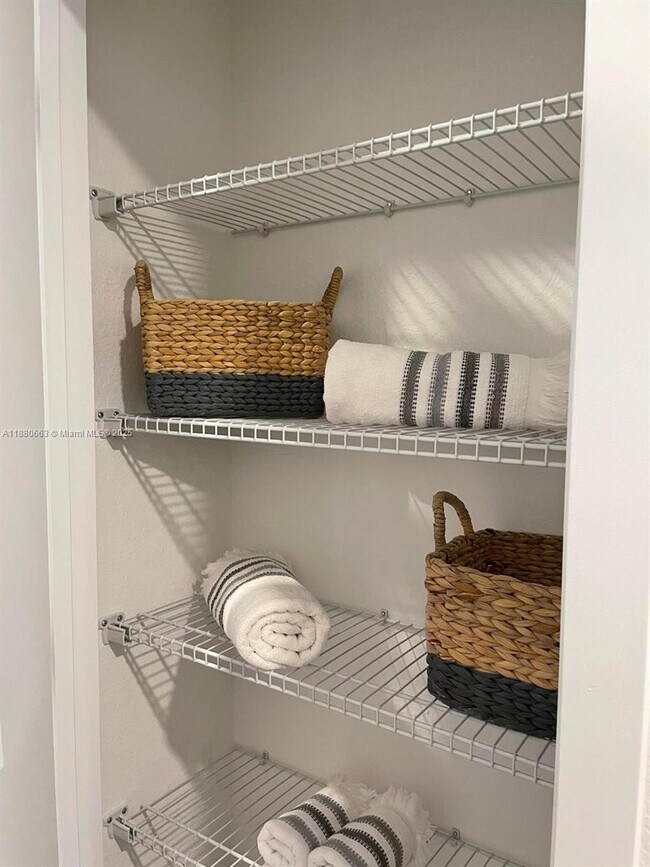 Building Photo - 2423 SE 11th St