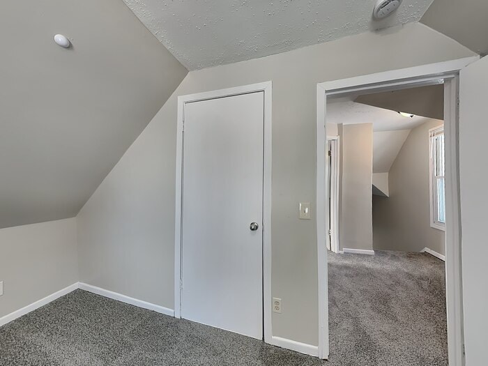 Building Photo - 1115 19th Ave NE