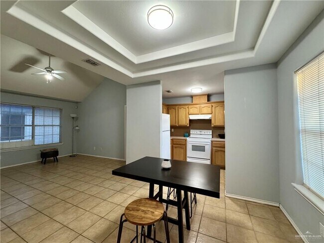 Building Photo - 29 S Dahlia St