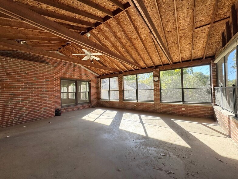 Building Photo - 3640 N Walnut St