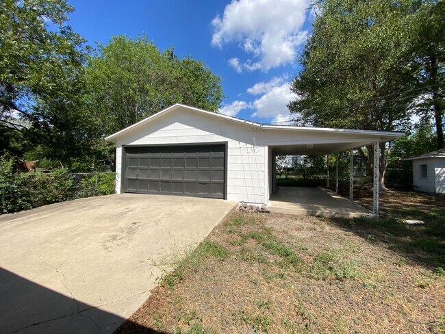 Building Photo - 3BED/2BATH HOUSE FOR RENT AVAILABLE NOW! *...