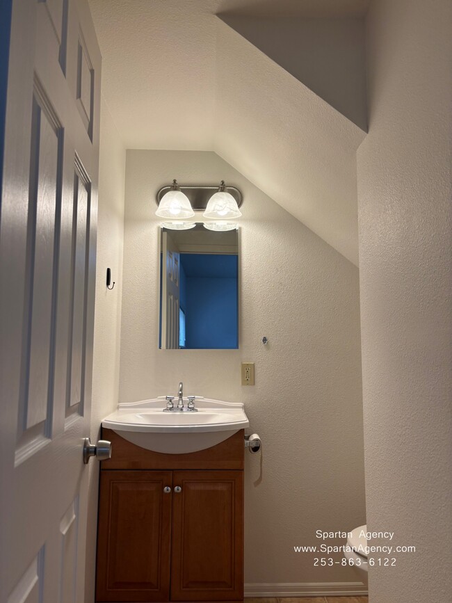 Building Photo - 1405 4th Ave NW