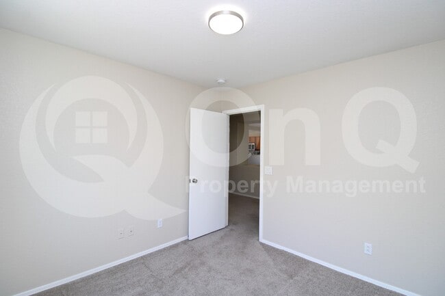 Building Photo - 3033 W Blue Sky Dr