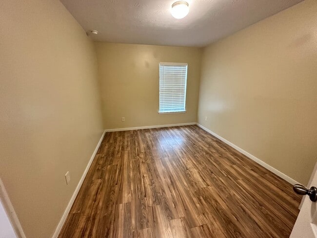 Building Photo - 5302 Canyon Hollow Dr