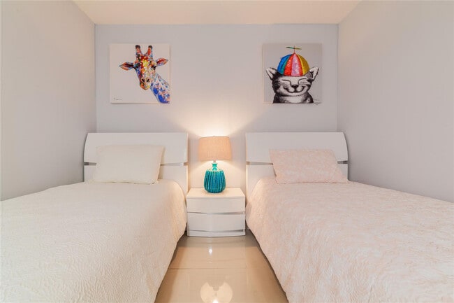 Building Photo - 16699 Collins Ave