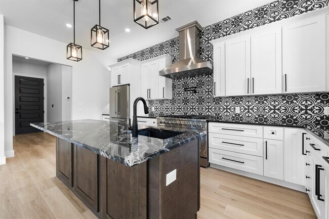 Building Photo - 14804 Arrowhead Dr