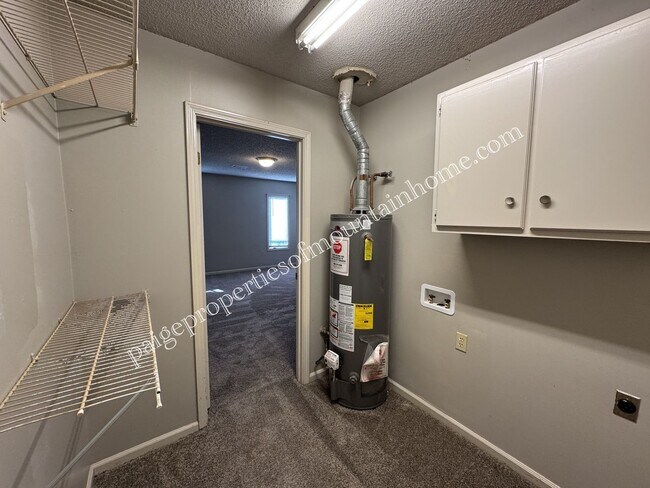Building Photo - 605 Cooper Estates Dr