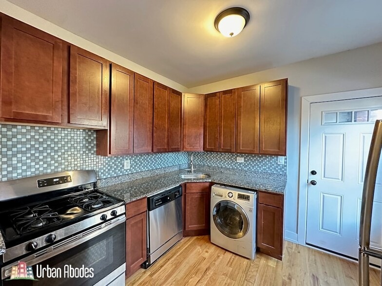 Building Photo - 3523 N Racine Ave