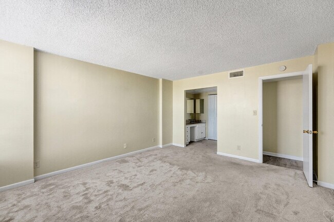Building Photo - 12 Royal Palm Way