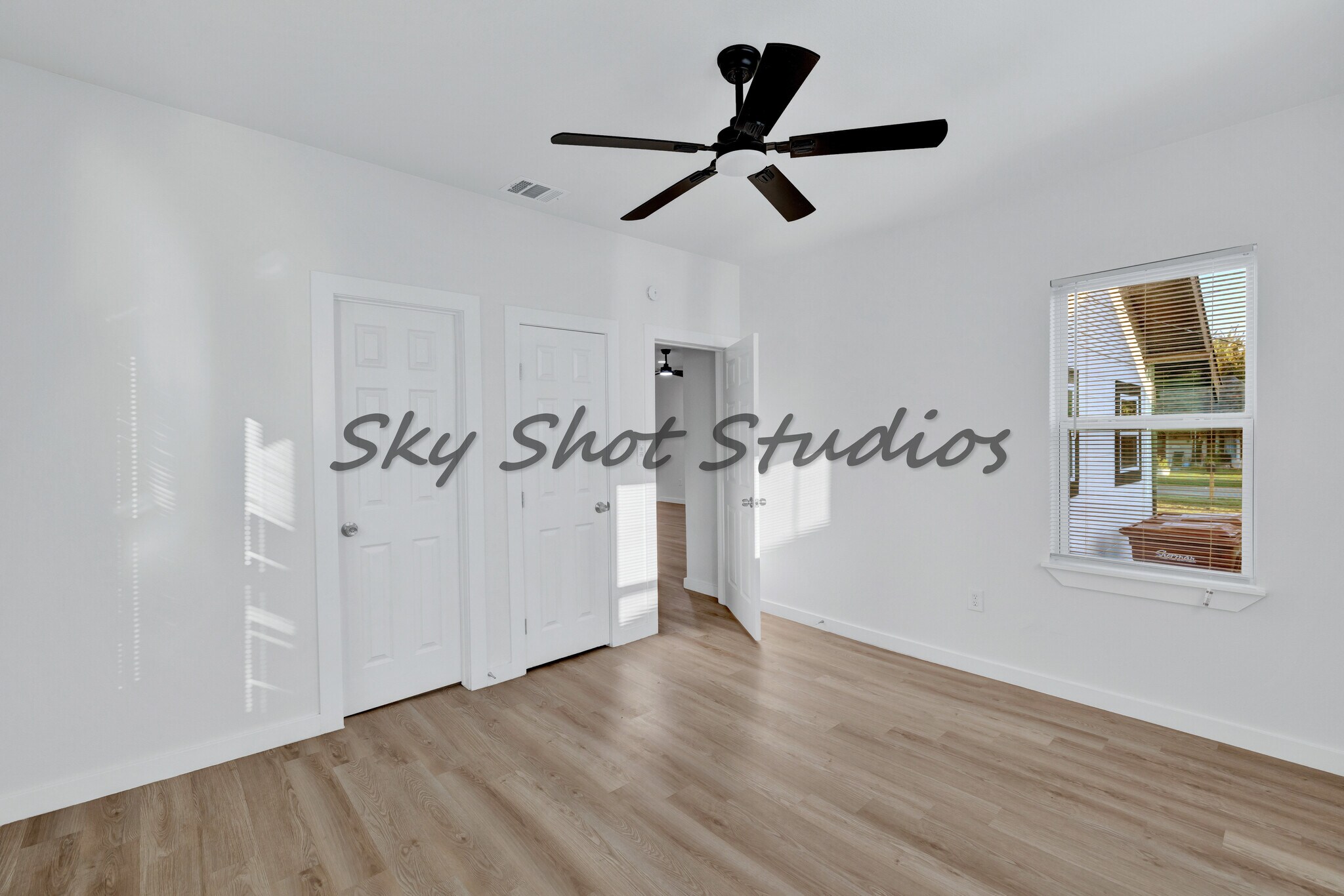 Building Photo - 326 W Rainey St