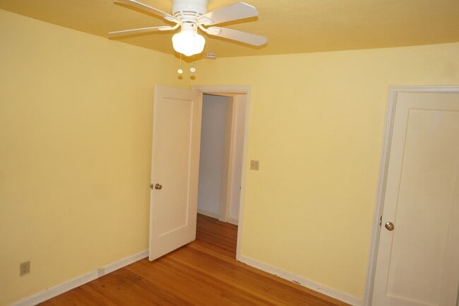 Building Photo - North Mt Tabor one bedroom Condo. Immaculate condition!