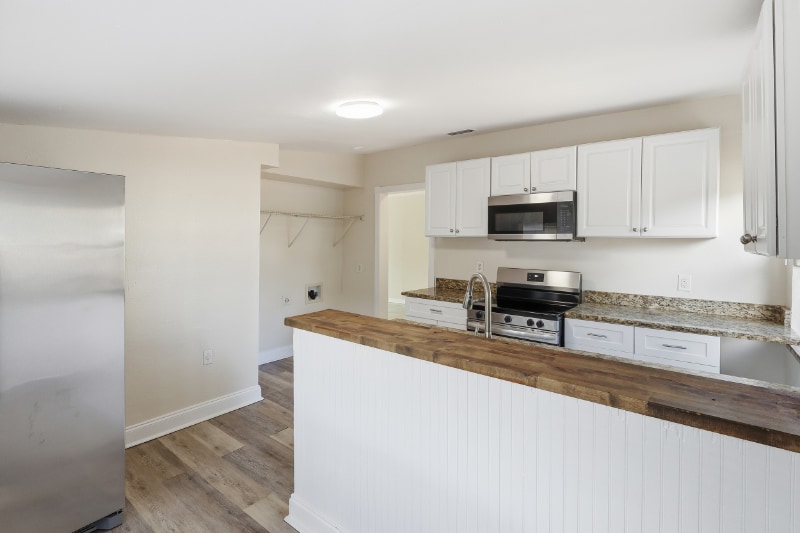 Building Photo - 1031 James Ave S