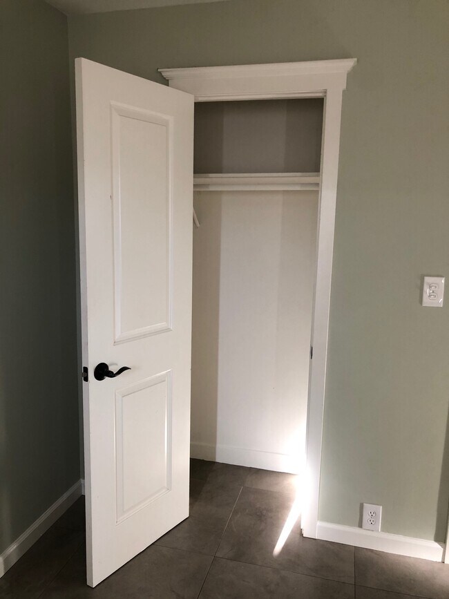 Bedroom. - 344 1/2 N Bixel St