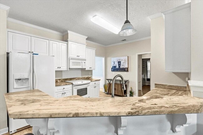 Building Photo - 676 Ventana Dr