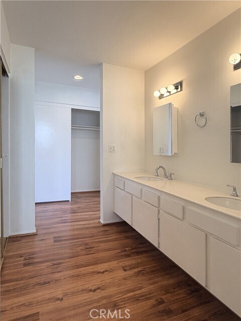 Building Photo - 4881 Royce Rd