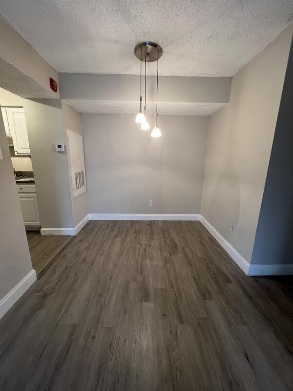 Building Photo - 3700 Idlebrook Cir